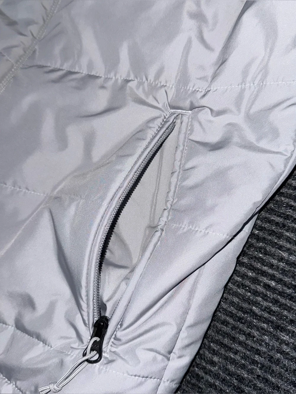 The North Face NWOT Mens Small Junction Gray Full Zip Insulated Vest Zip Pockets